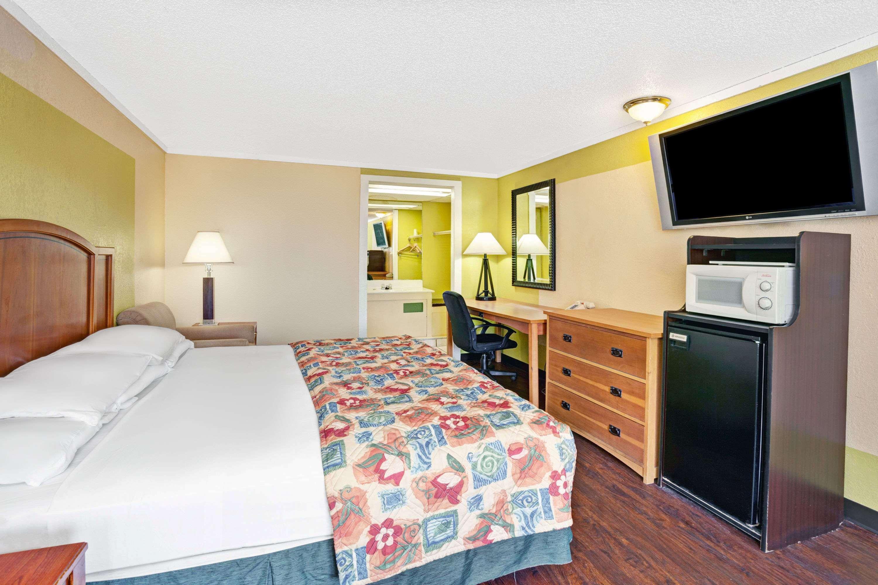 Knights Inn - Madison Heights Esterno foto