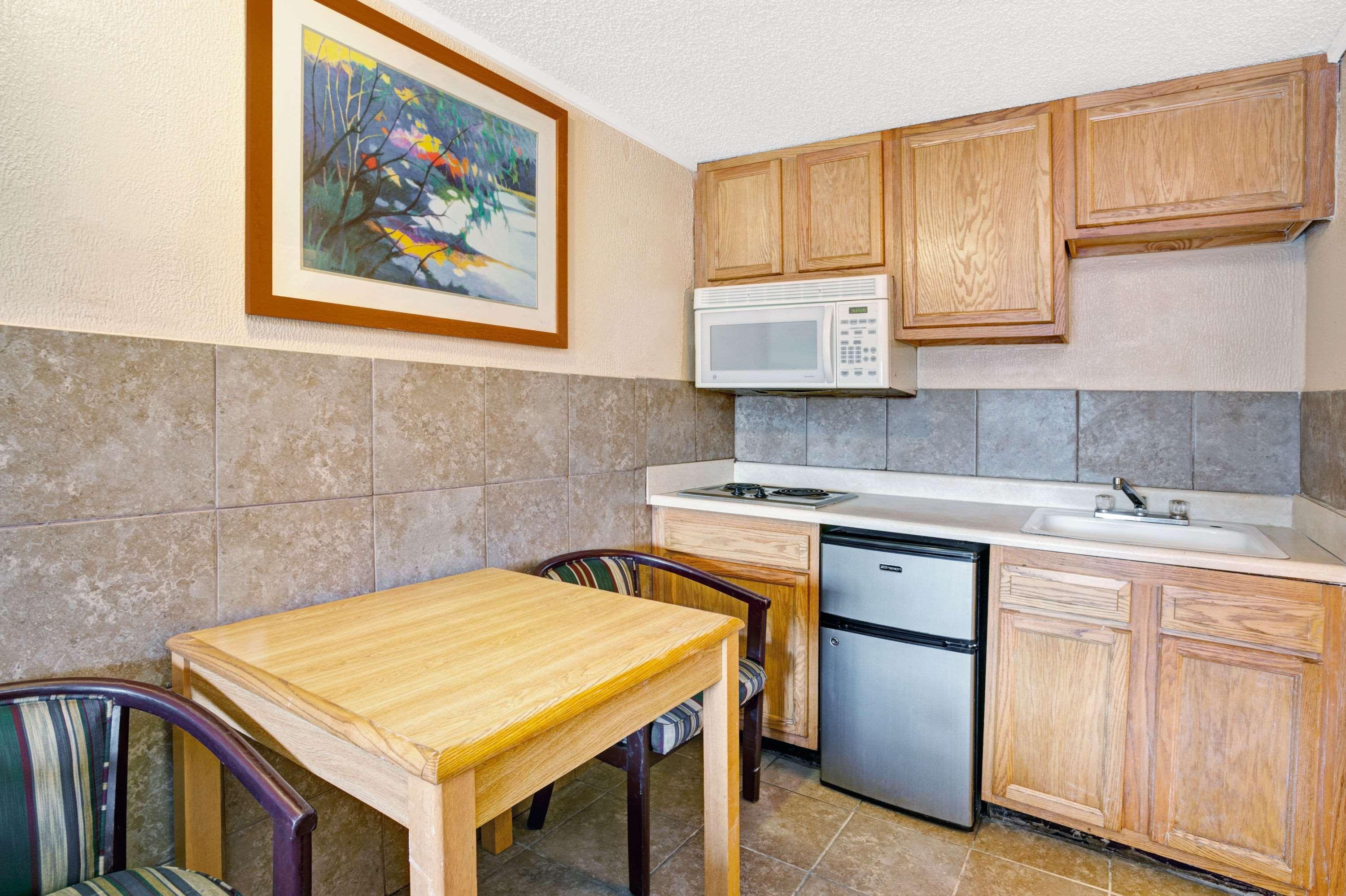 Knights Inn - Madison Heights Esterno foto