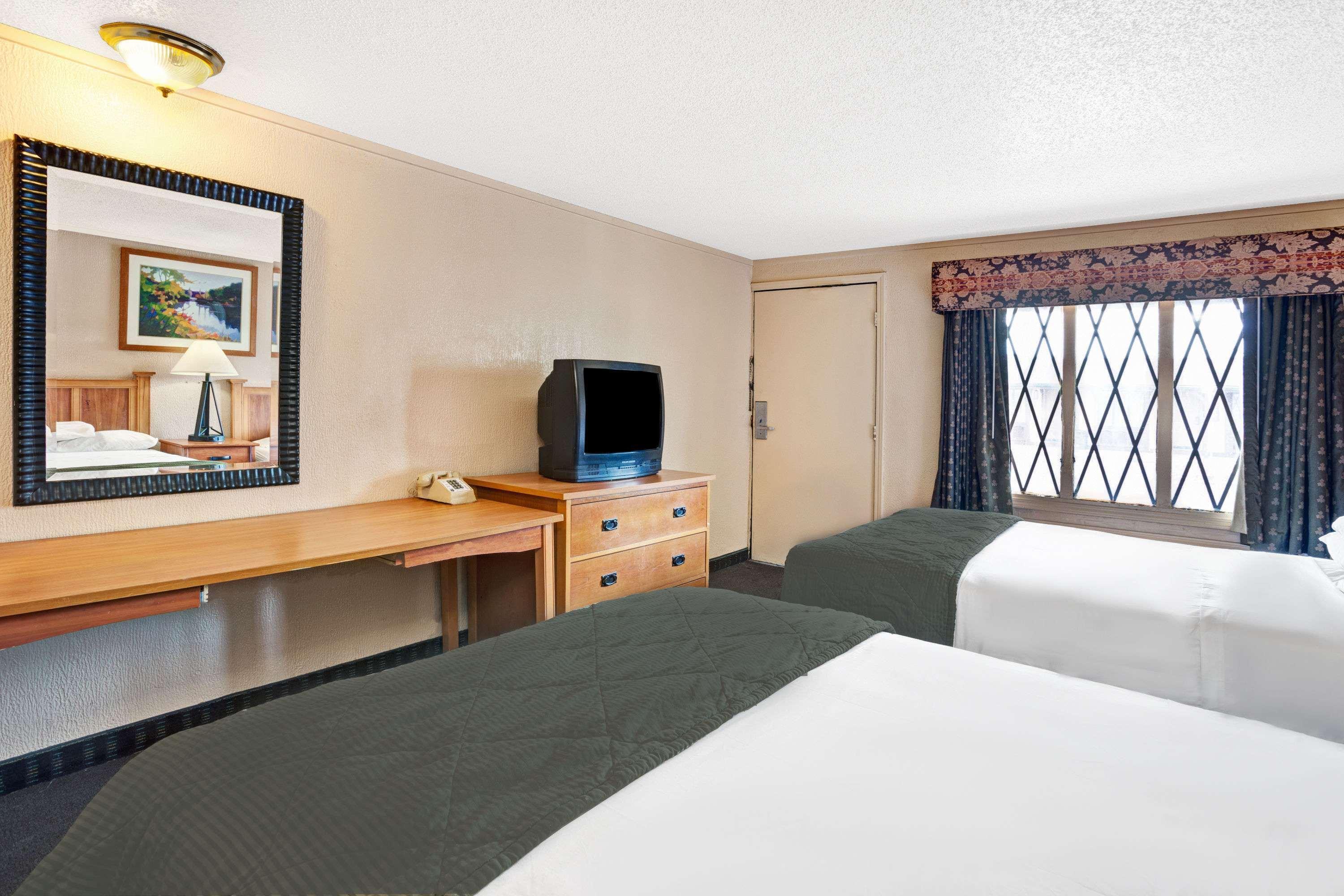 Knights Inn - Madison Heights Esterno foto