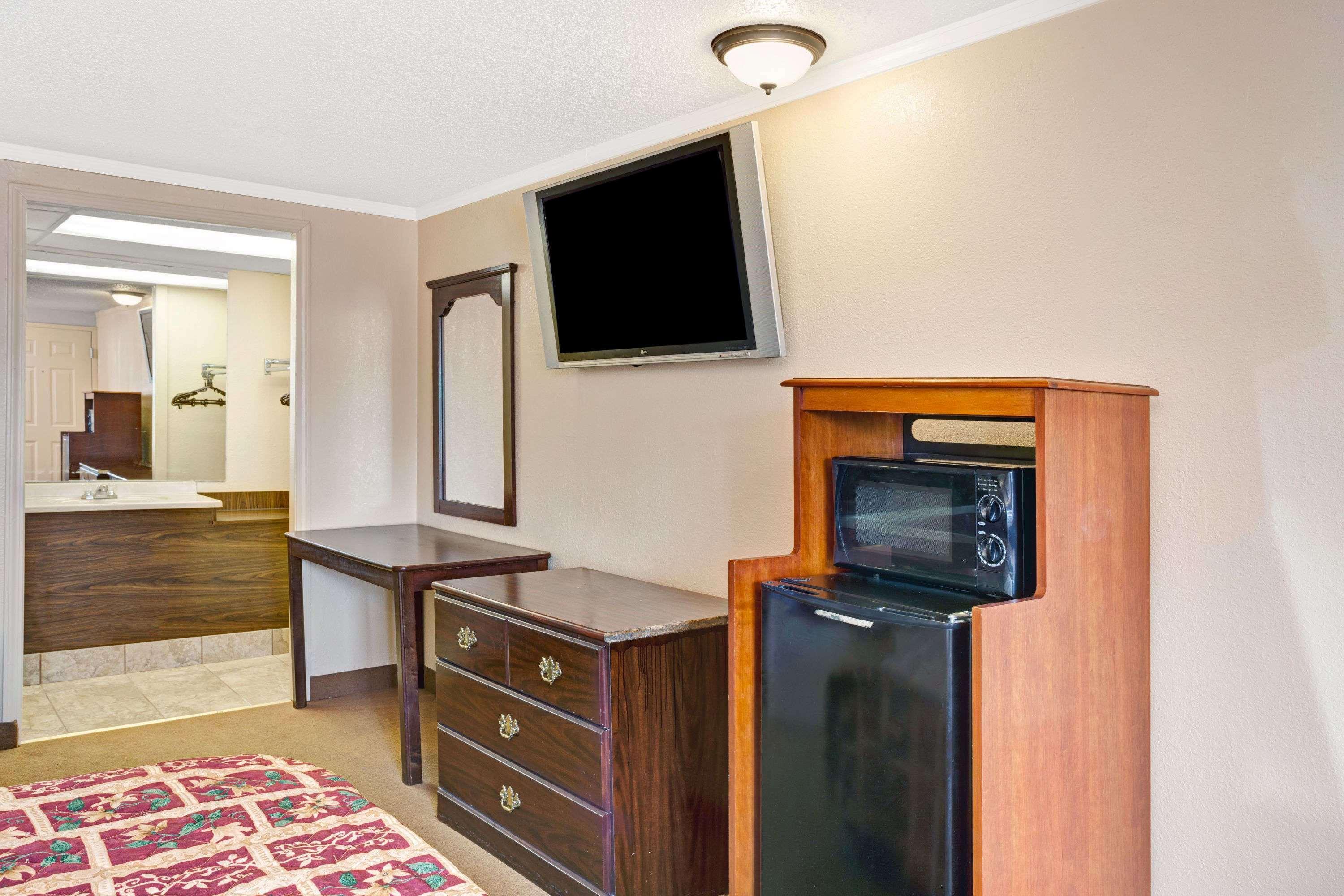 Knights Inn - Madison Heights Esterno foto